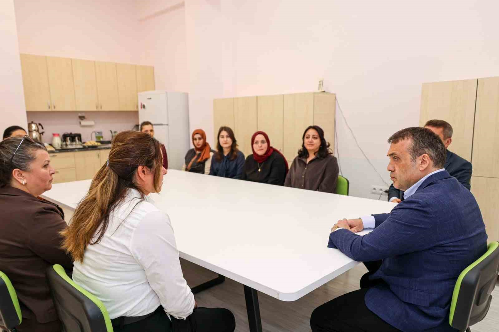 Vali Sözer öğrencilerle bir araya geldi
