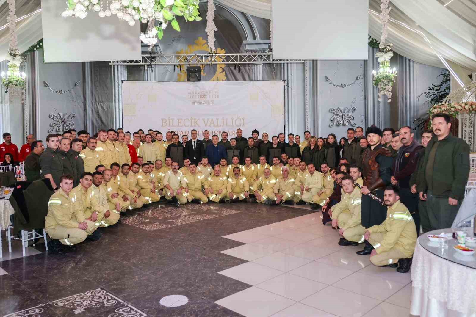 Vali Sözer, orman, itfaiye ve AFAD personeliyle iftarda buluştu
