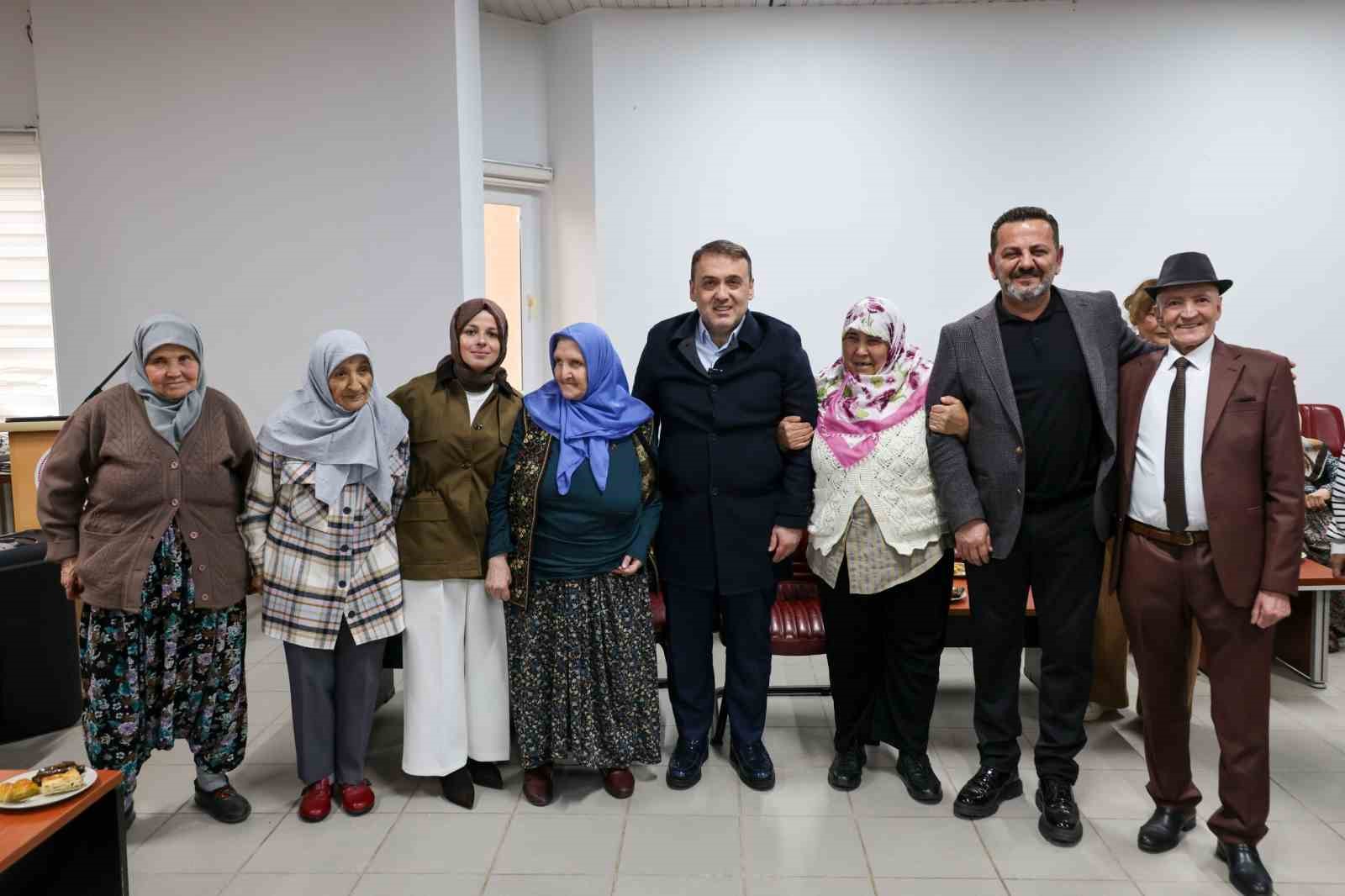 Vali Sözer Ramazan Bayramı’nın son günü hastane ve huzurevi ziyaretinde bulundu
Vali Sözer Ramazan Bayramı’nın son günü hastane ve huzurevi ziyaretinde bulundu