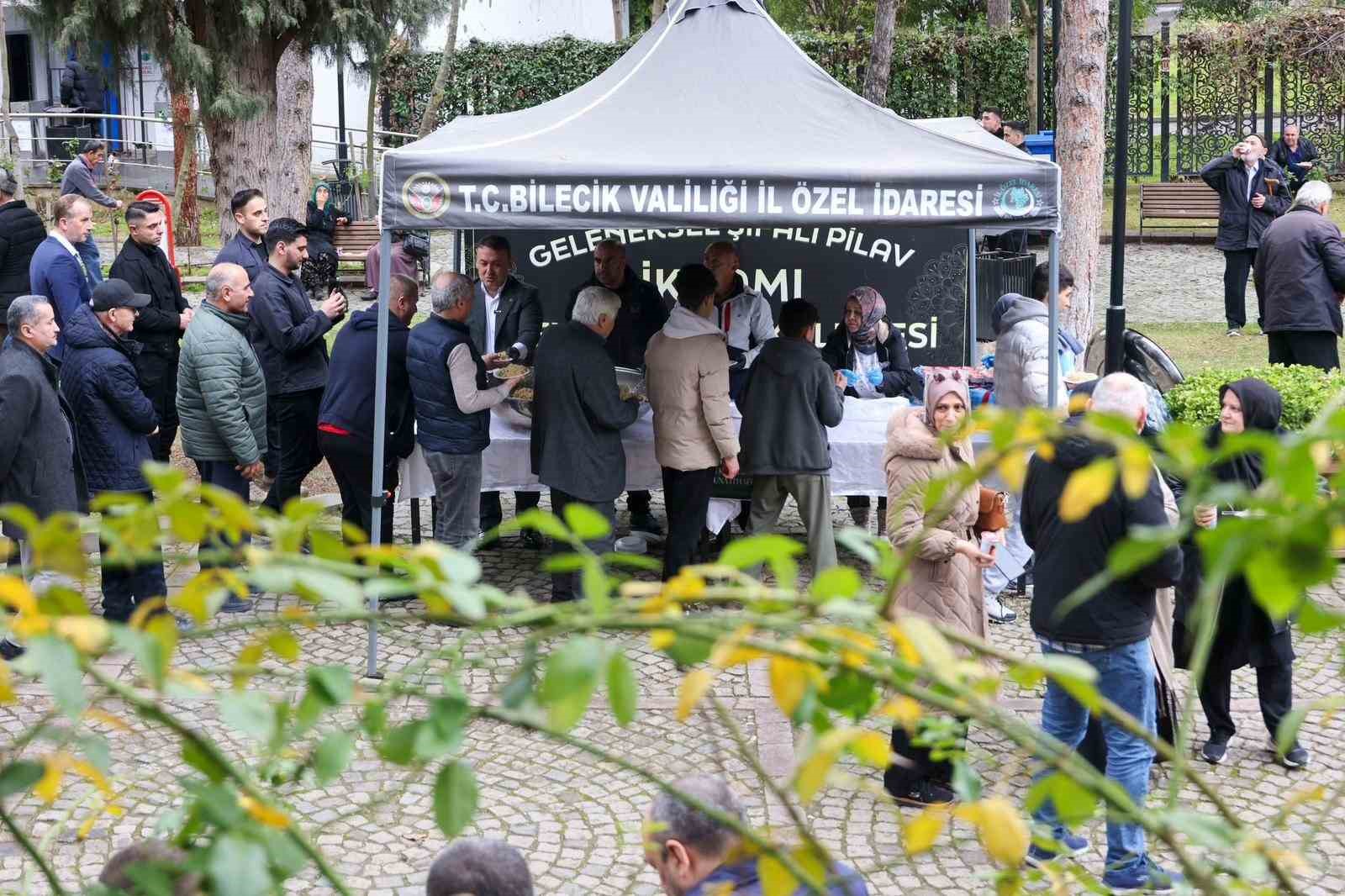 Vali Sözer Şeyh Edebali Türbesi’nde şifalı pilav ikramına katıldı
