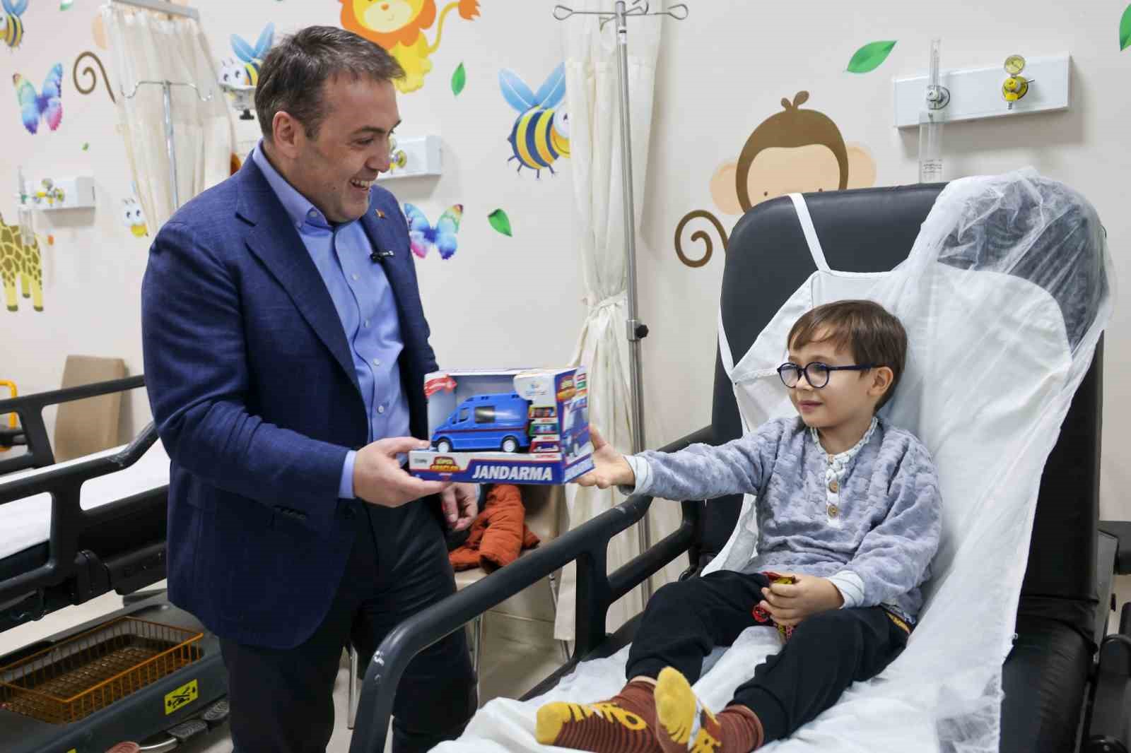 Vali Sözer’den Çocuk Evleri Sitesi ve huzurevini ziyaret
