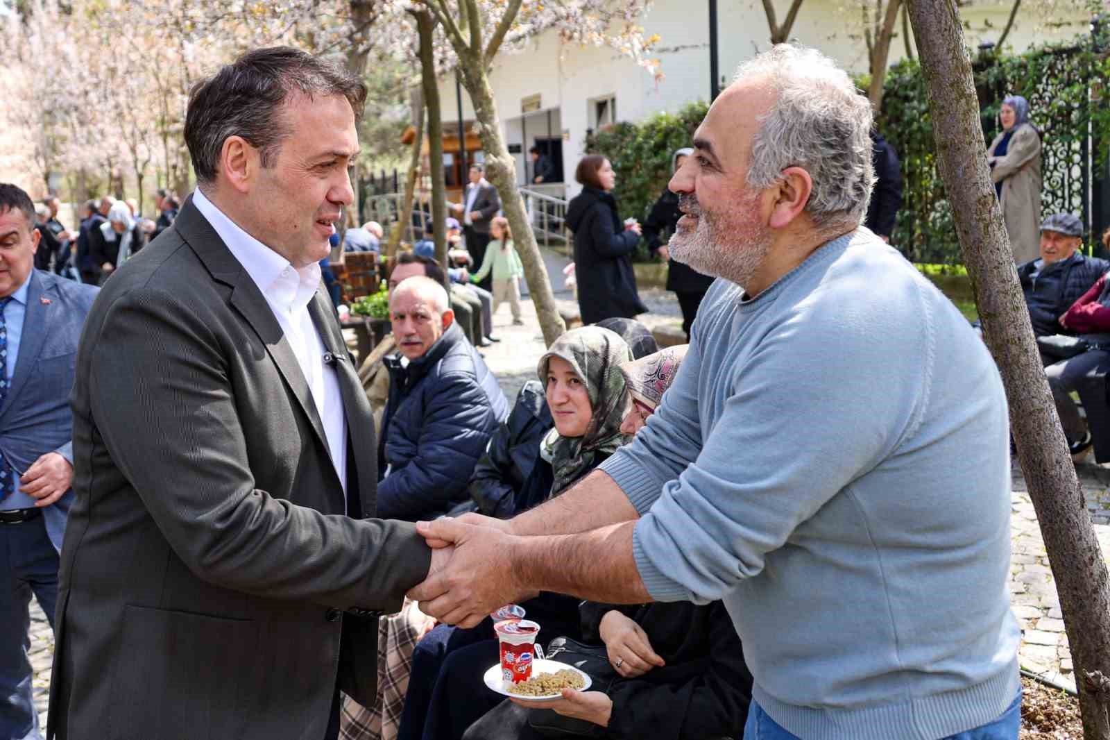 Vali Sözer’den Şeyh Edebali Türbesi’nde vatandaşlara şifalı pilav ikramı
