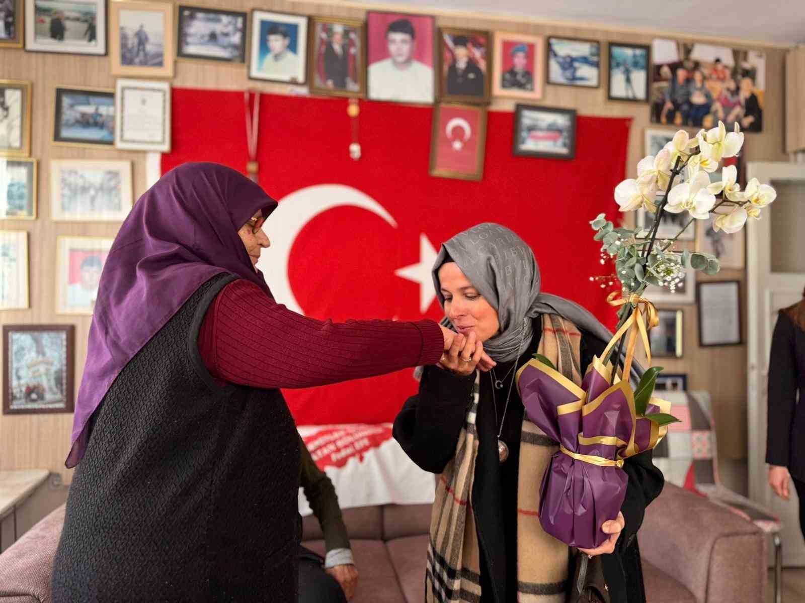 Vali Sözer’in eşi Söğüt’te temaslarda bulundu
