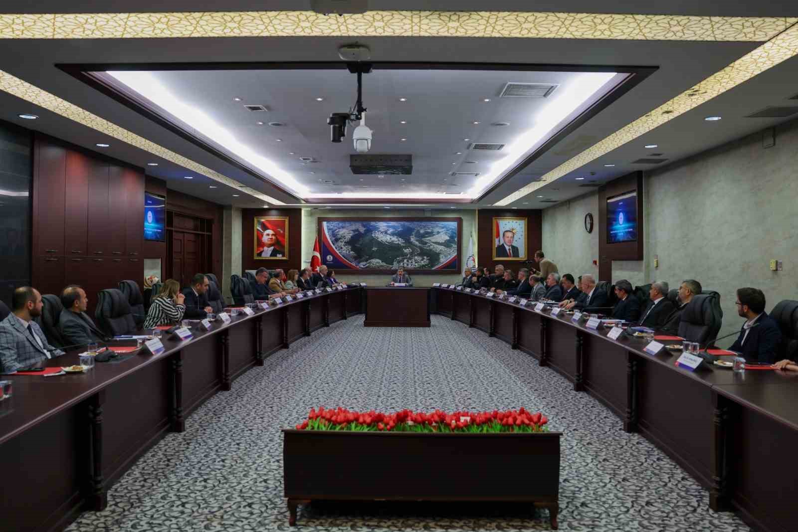 Vali Tavlı: "Bağımlılık yerine bağımsızlık diyoruz, gençlerimize sahip çıkıyoruz"
