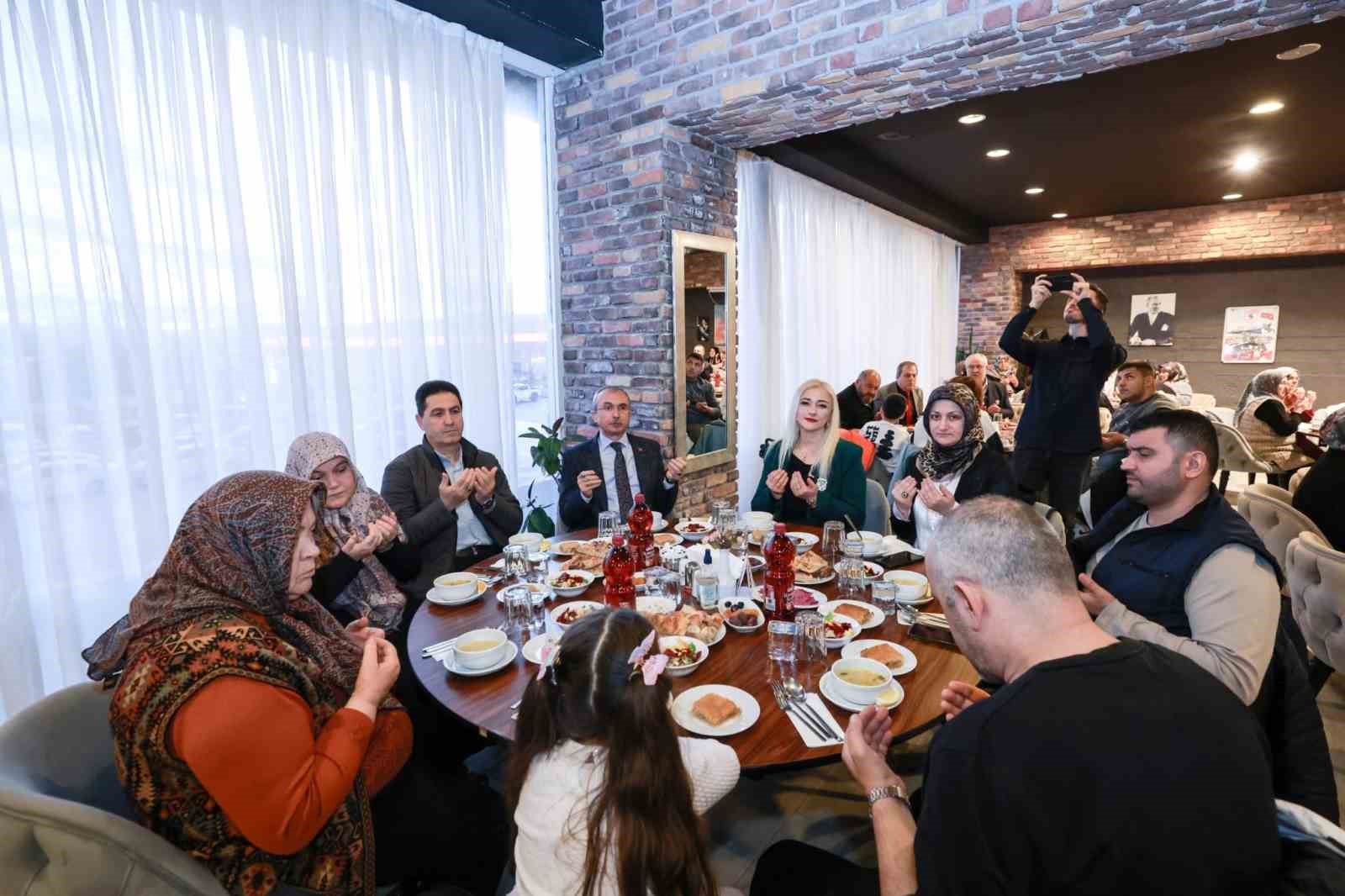 Vali Tavlı: "Ne yaparsak yapalım aziz şehitlerimize şükran borcumuzu layıkıyla ödeyemeyiz"
