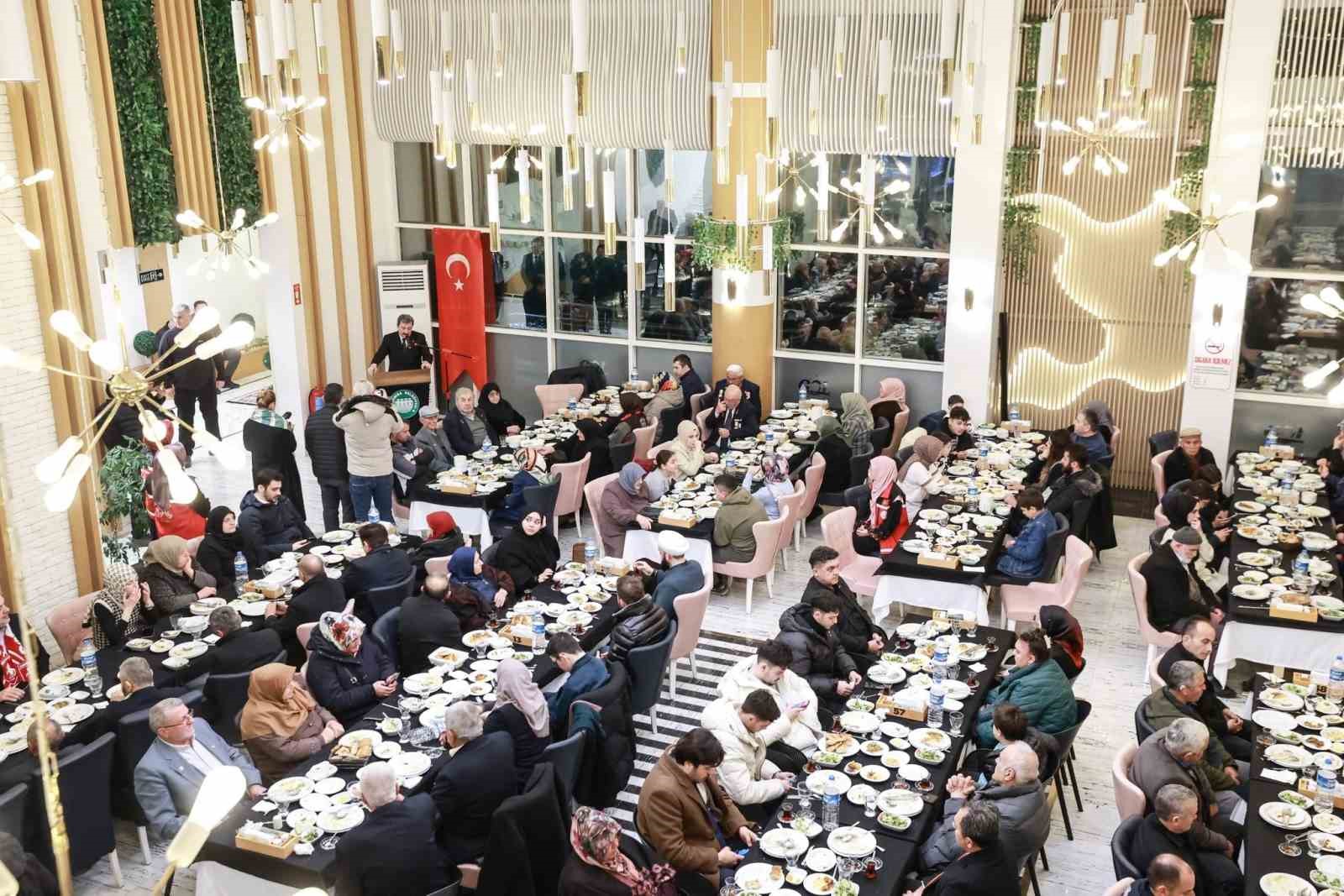 Vali Tavlı: "Şehitlerimizin emanetlerini baş tacı etmeyi samimiyetle sürdüreceğiz"
Vali Tavlı: "Şehitlerimizin emanetlerini baş tacı etmeyi samimiyetle sürdüreceğiz"