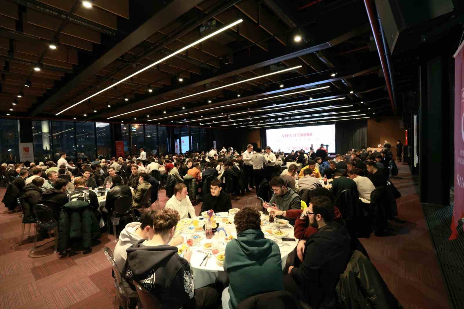 Vali Tavlı’dan iftar programında anlamlı mesaj: "Nice Kızılelmalarla buluşmak dileğiyle"
