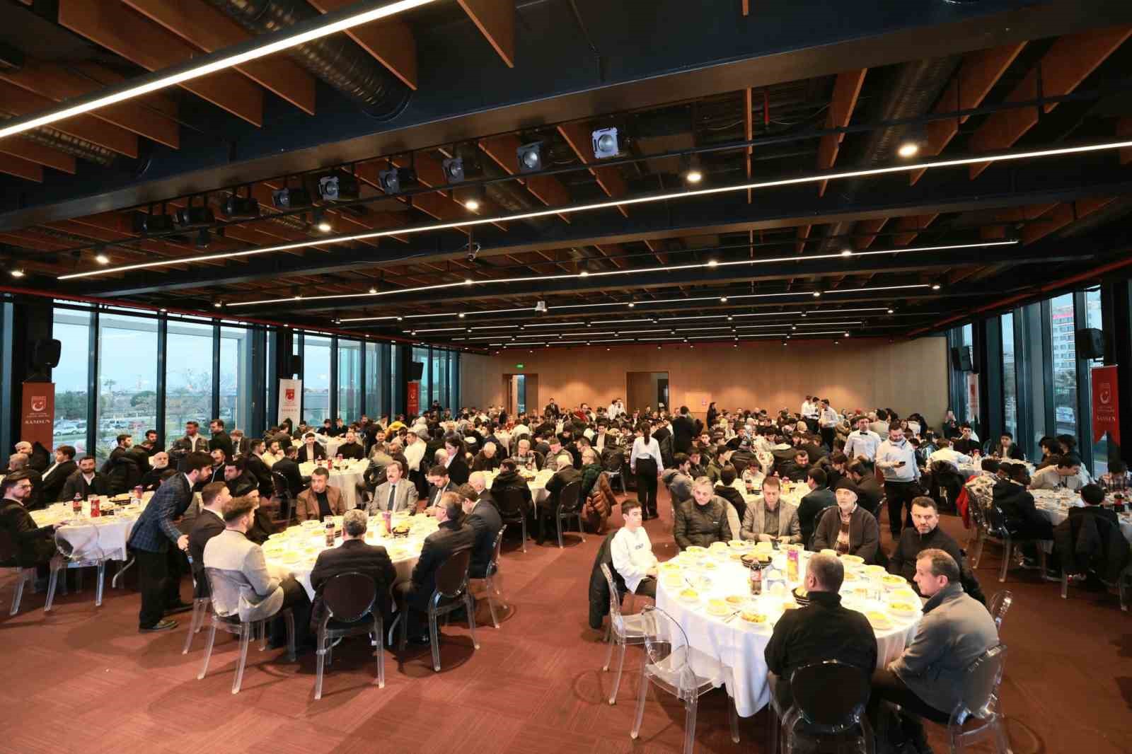 Vali Tavlı’dan iftar programında anlamlı mesaj: "Nice Kızılelmalarla buluşmak dileğiyle"
