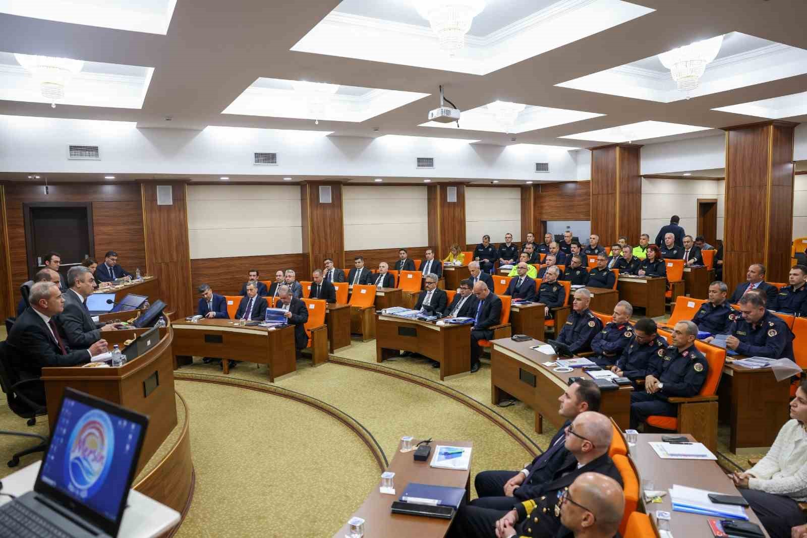 Vali Toros: "Mersin’in huzurunu bozmak isteyenlere geçit yok"
