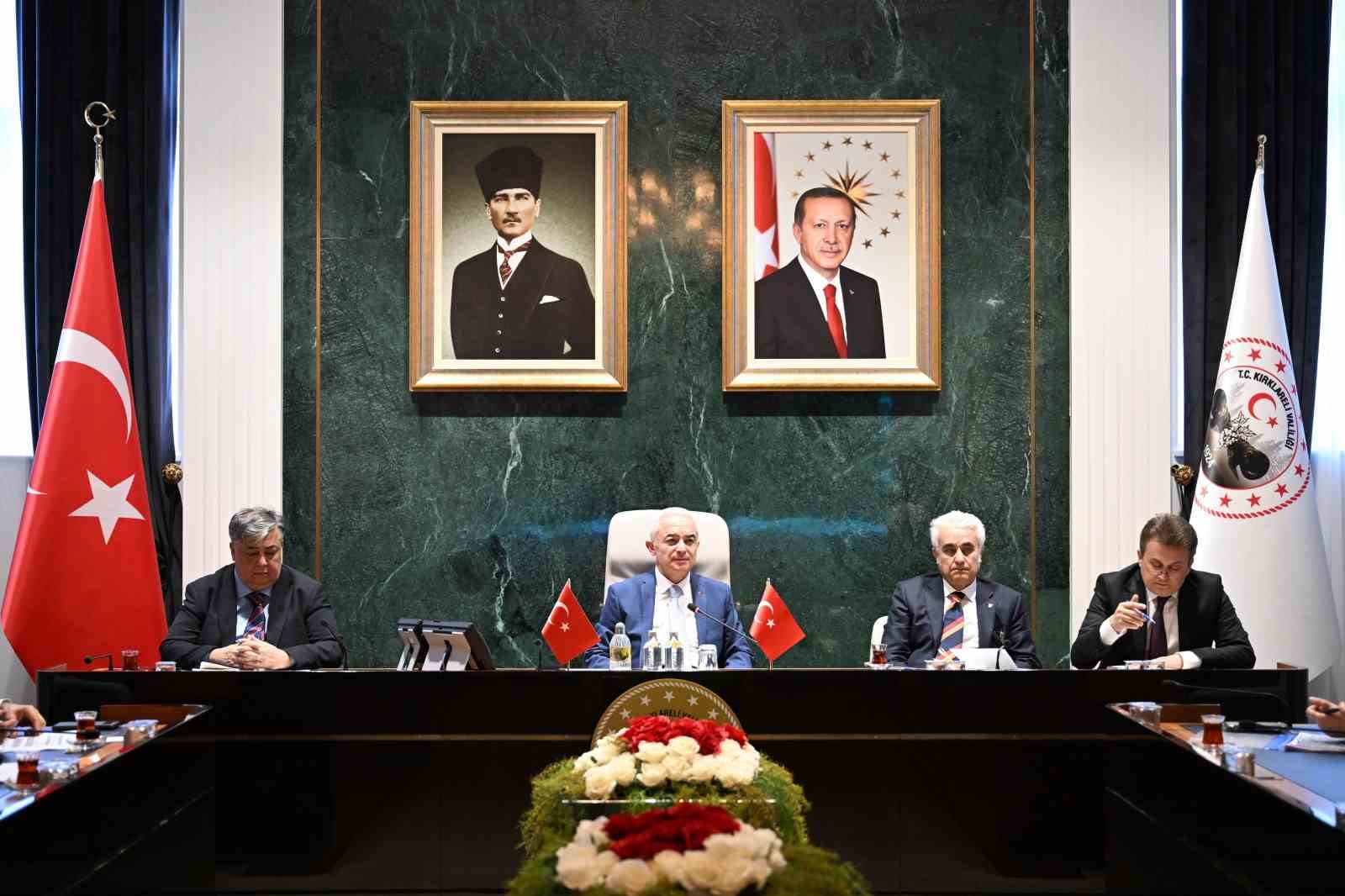 Vali Turan vatandaşların istek ve şikayetlerini dinledi
