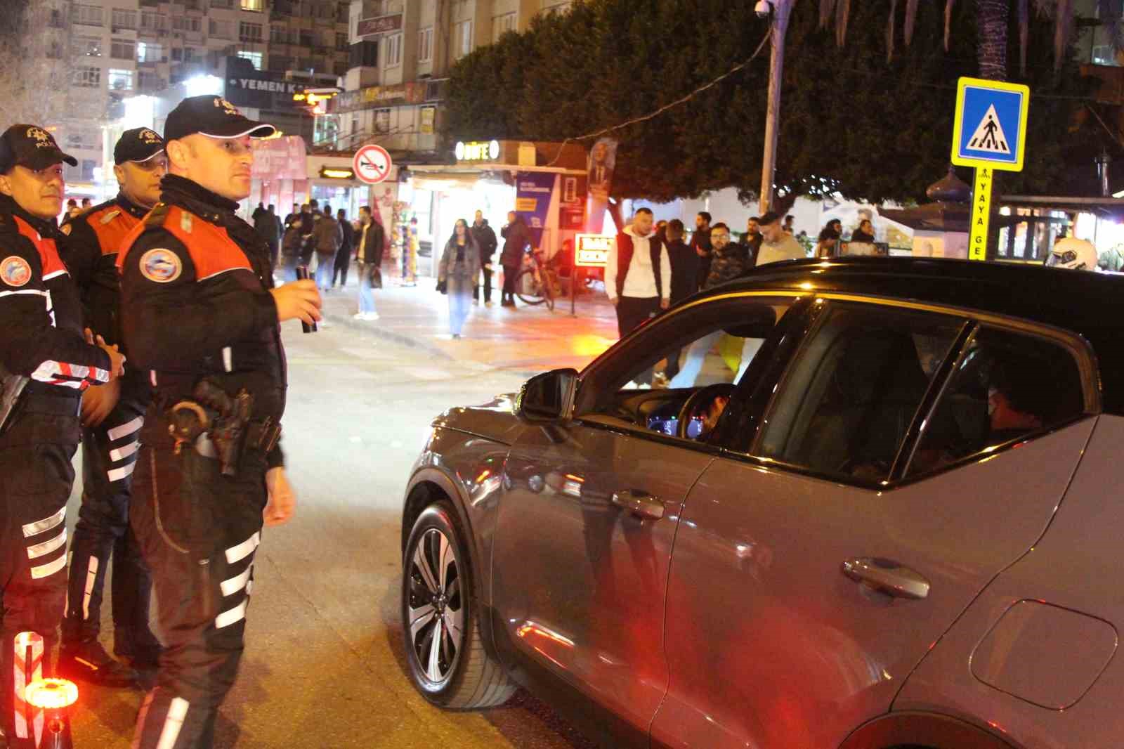 Vali Yavuz: "Adanalı hemşehrilerimizin huzuru ve güvenliği için sahadayız"
