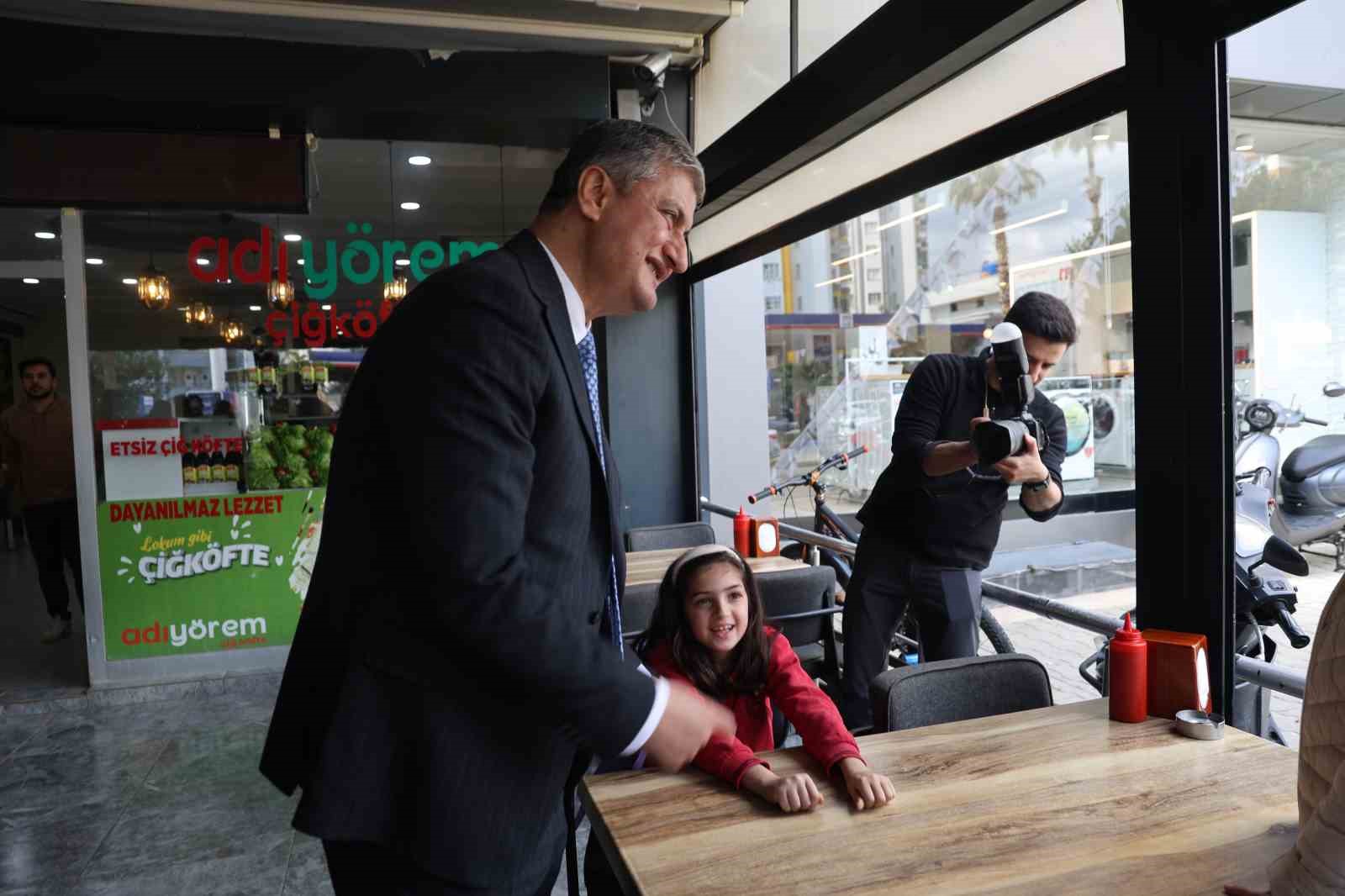 Vali Yavuz, Kozan’da vatandaşlarla bir araya geldi
