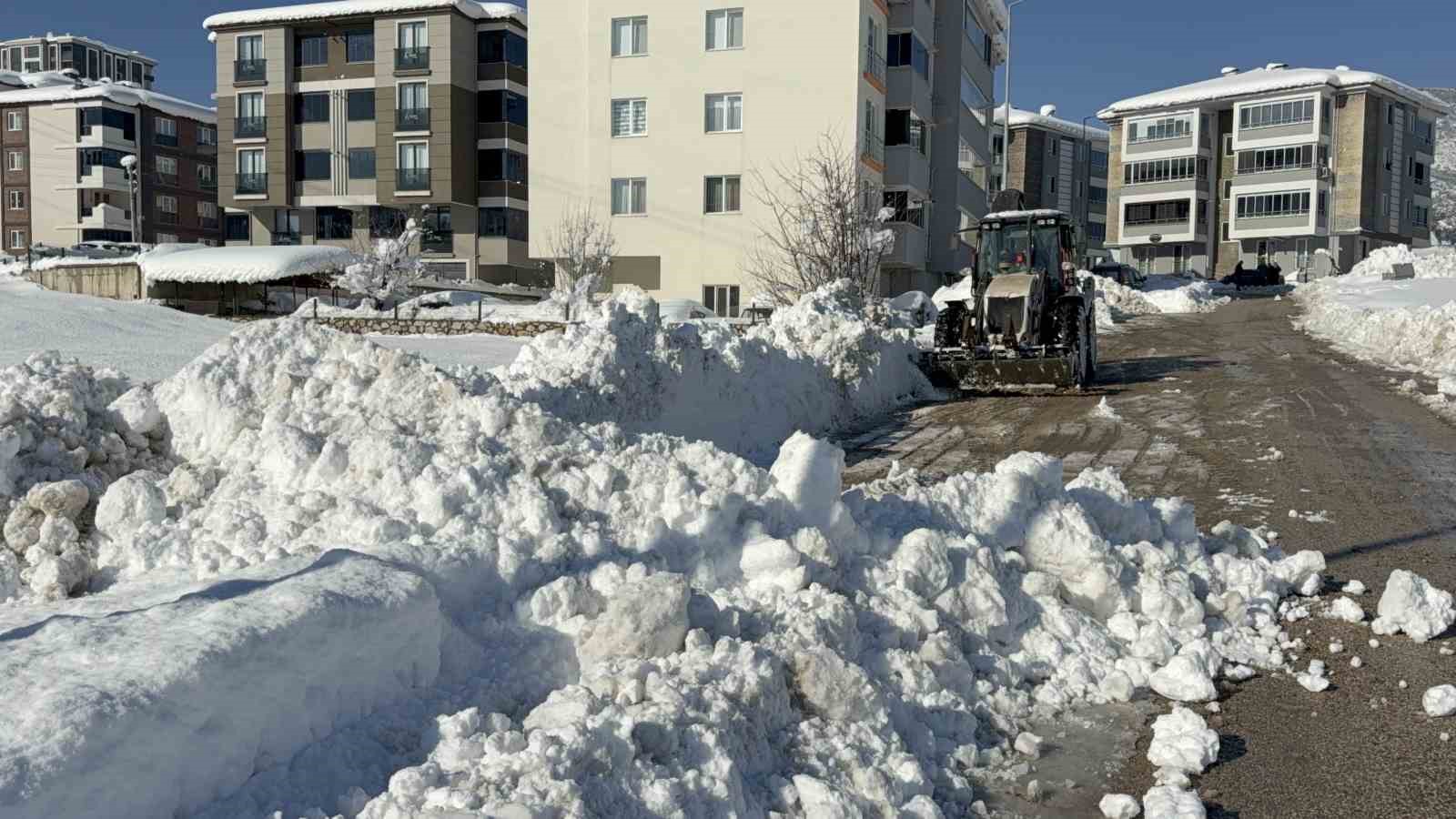 Vali Yavuz’dan don ve buzlanma uyarısı: "Bu gece en soğuk geceyi yaşayacağız"
