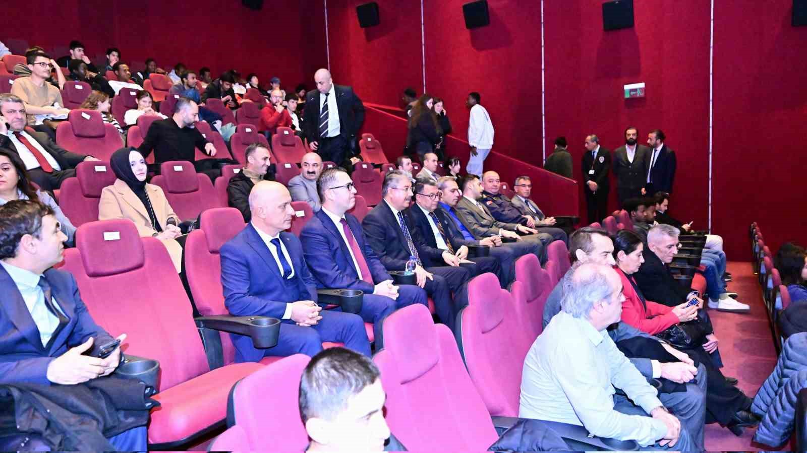 Vali Yılmaz, Gazze’de bir çocuğun şehadet öyküsünü konu alan filmi izledi
