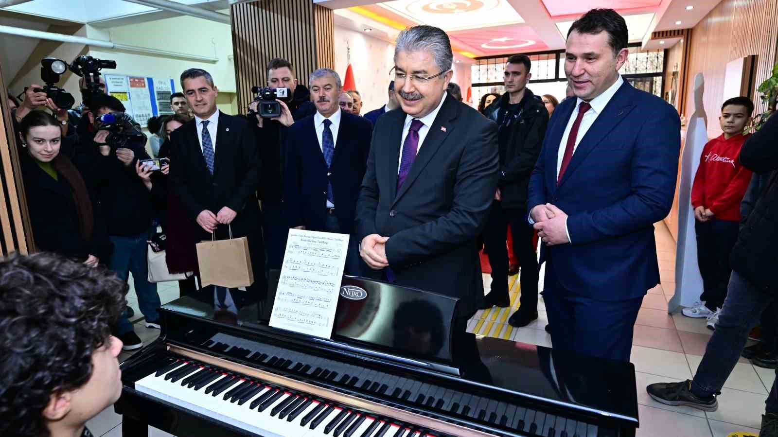 Vali Yılmaz, öğrenciler ve öğretmenlerle buluştu
