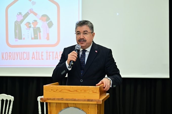 Vali Yılmaz ve eşi, koruyucu ailelerle iftar sofrasında buluştu
