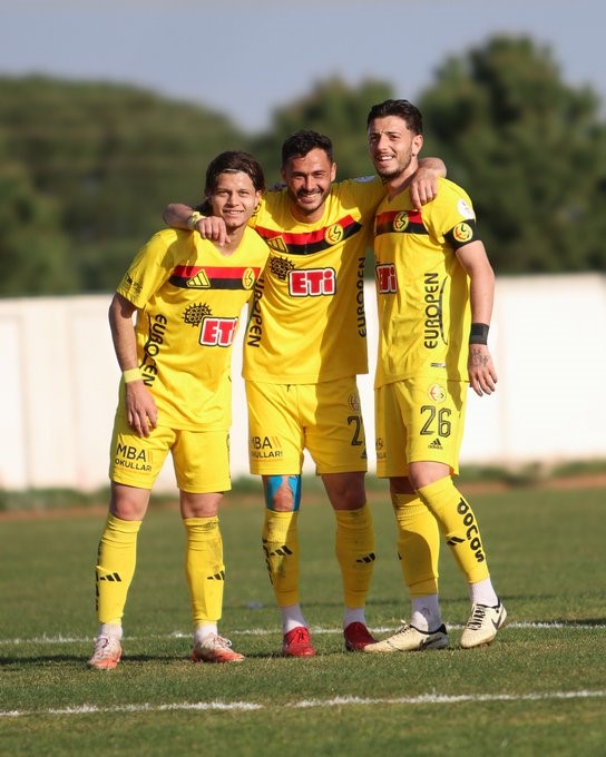 Vali Yılmaz ve Milletvekili Hatipoğlu’ndan şampiyonluk mesajı
