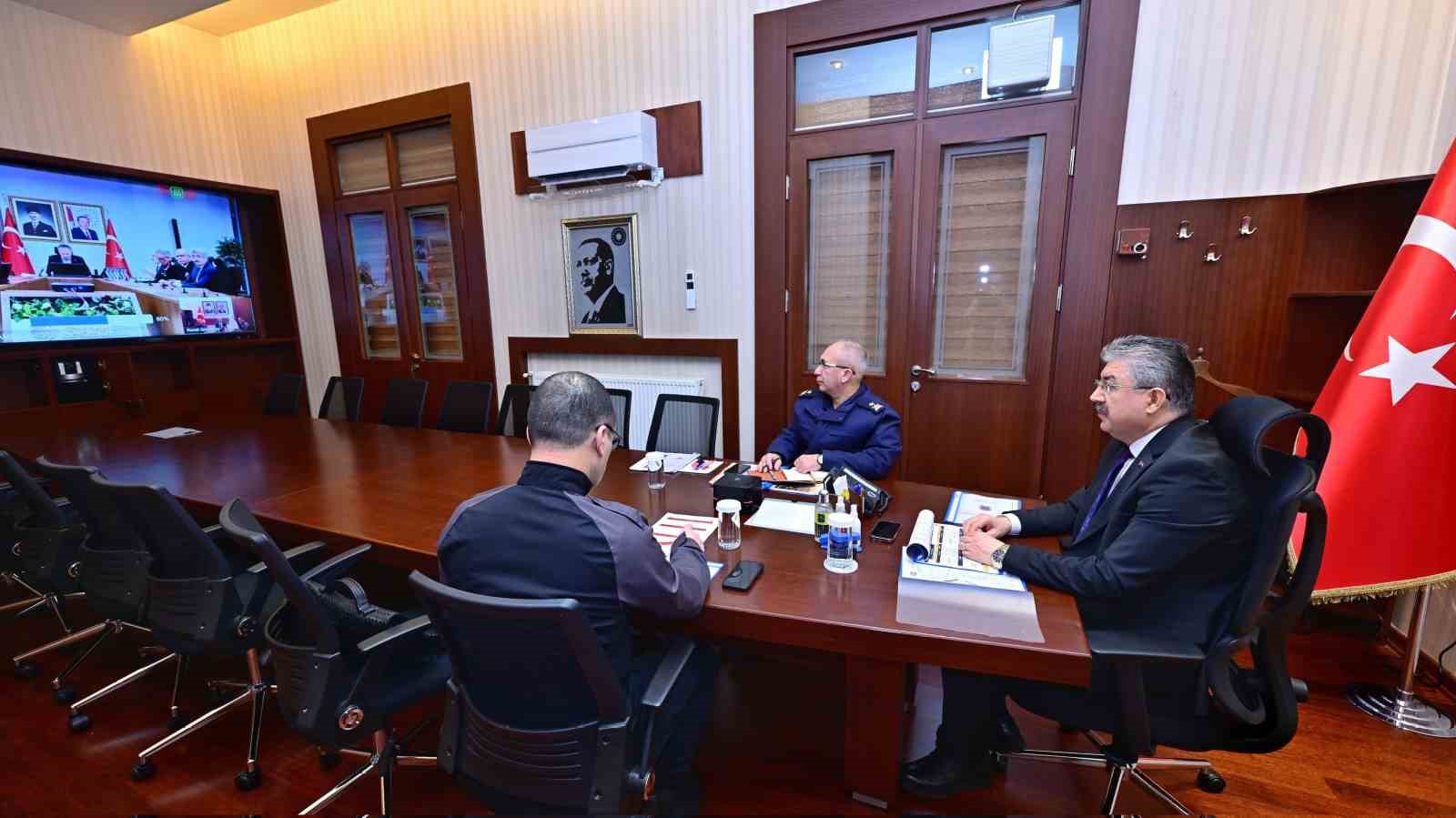 Vali Yılmaz, Video Konferans Sistemi üzerinden düzenlenen toplantıya katıldı
