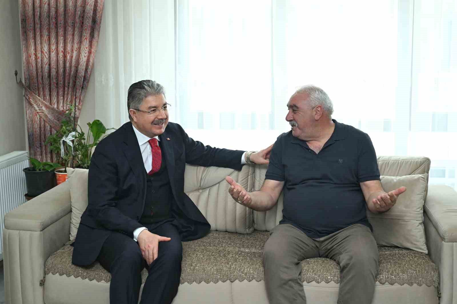 Vali Yılmaz’dan şehit Jandarma Uzman Onbaşı Tarkan Karaca’nın ailesine ziyaret
