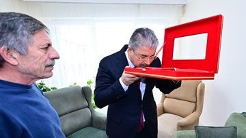 Vali Yılmaz’ın ilk ziyareti şehit ailesine oldu
