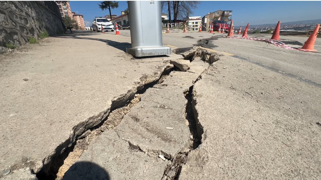 Valilik konutu tehlike altında: Çatlaklar ilerliyor
