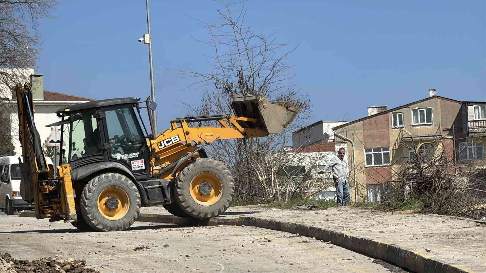 Valilik konutu tehlike altında: Çatlaklar ilerliyor
