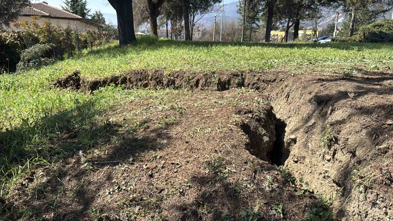 Valilik konutu tehlike altında: Çatlaklar ilerliyor
