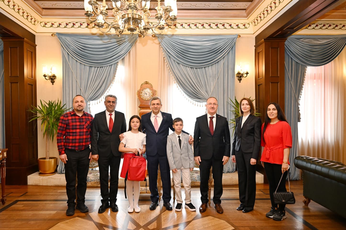 Valilik makamını temsili devralan Nazenin: "Savaşların değil oyunların konuşulduğu bir gelecek için barış çağrımızı yineliyoruz"
