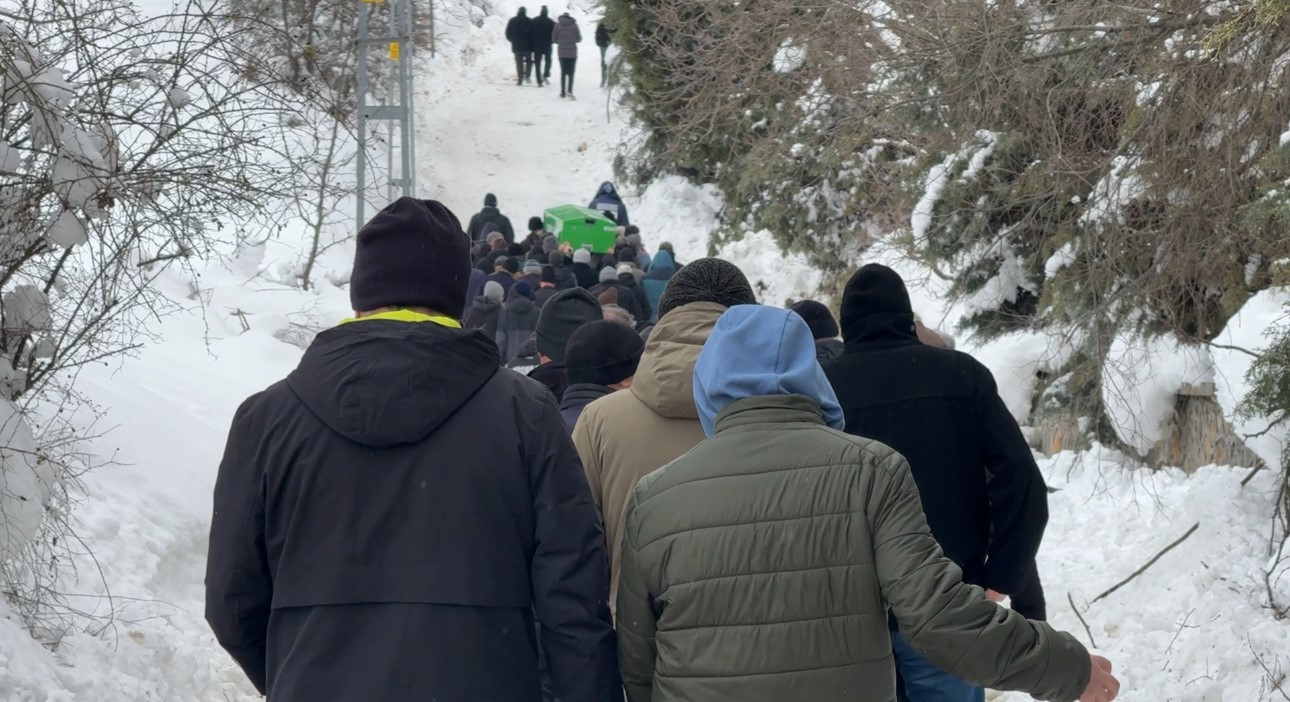 Valilikten yaşlı kadının ölümüne ilişkin açıklama: "Gerçeği yansıtmayan, yanlış algıya yol açabilecek paylaşımlara itibar edilmemeli"
Valilikten yaşlı kadının ölümüne ilişkin açıklama: "Gerçeği yansıtmayan, yanlış algıya yol açabilecek paylaşımlara itibar edilmemeli"