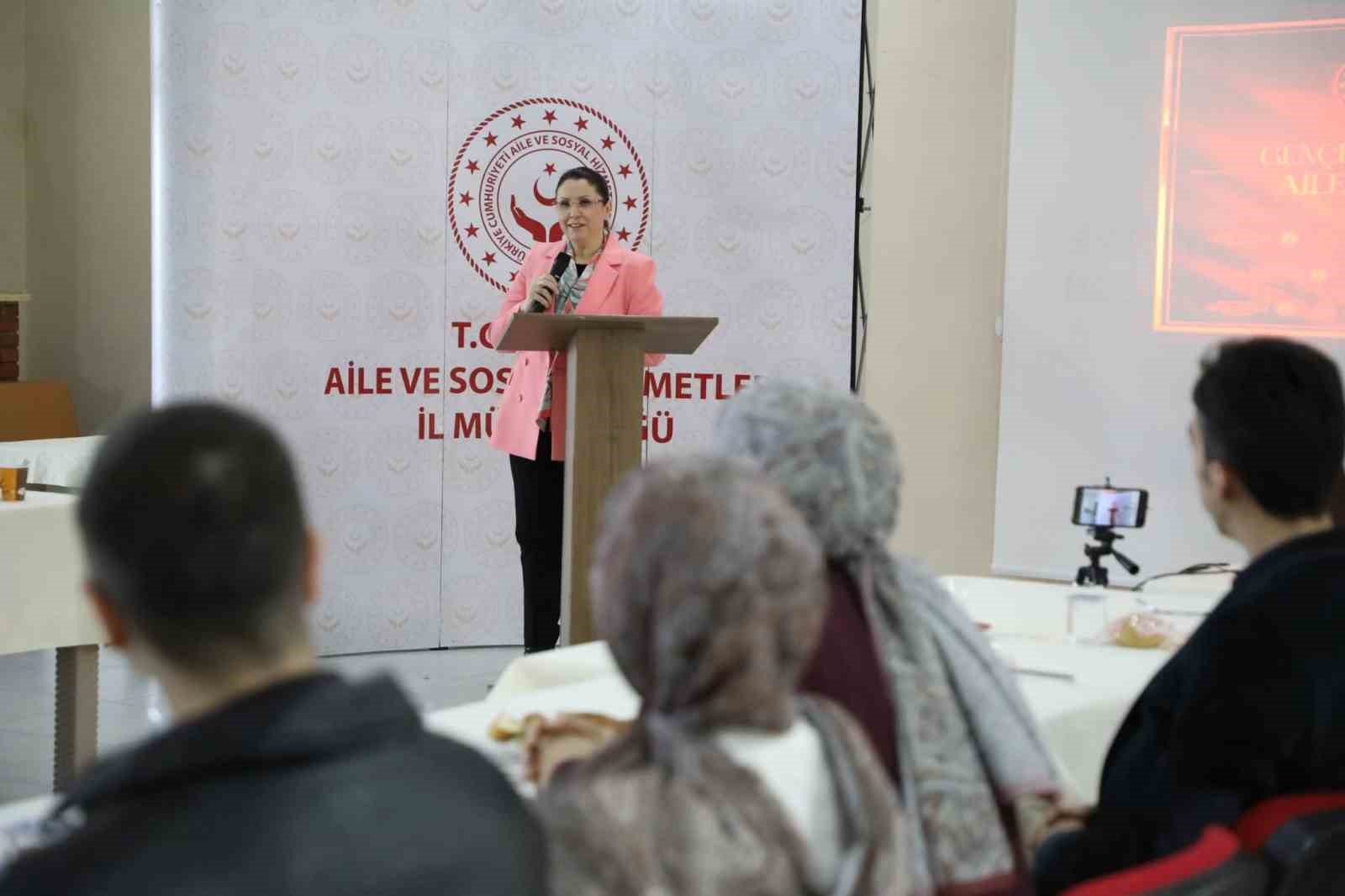 ValisArslan yeni evlenecek çiftlerle bir araya geldi
