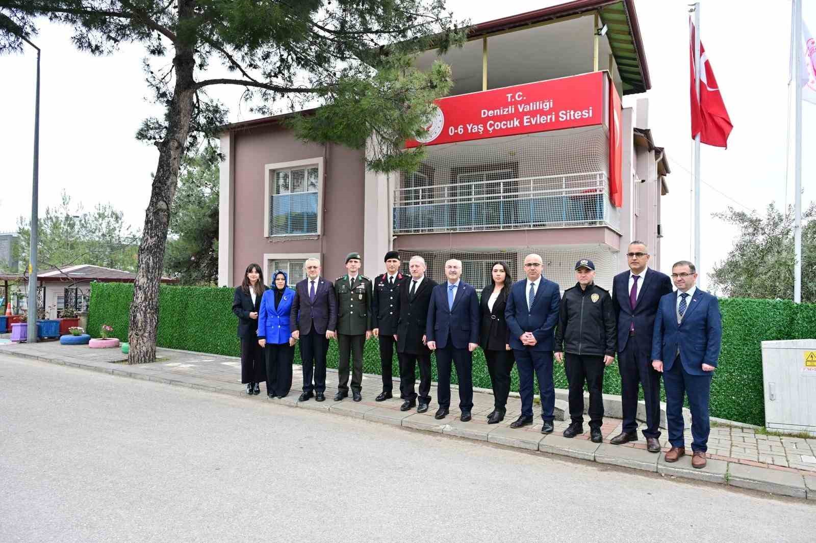 Valisi köşger şehit aileleri ve devlet korumasındaki çocuklarla bayramlaştı
