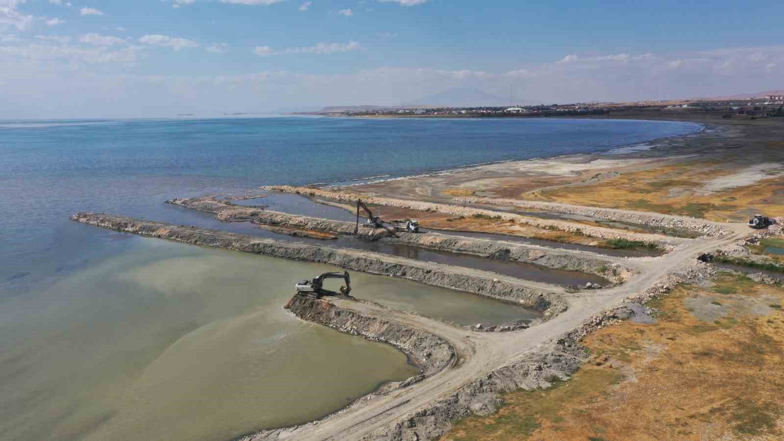 Van Gölü’nde 2 milyon 86 bin metreküp dip çamuru temizlendi
