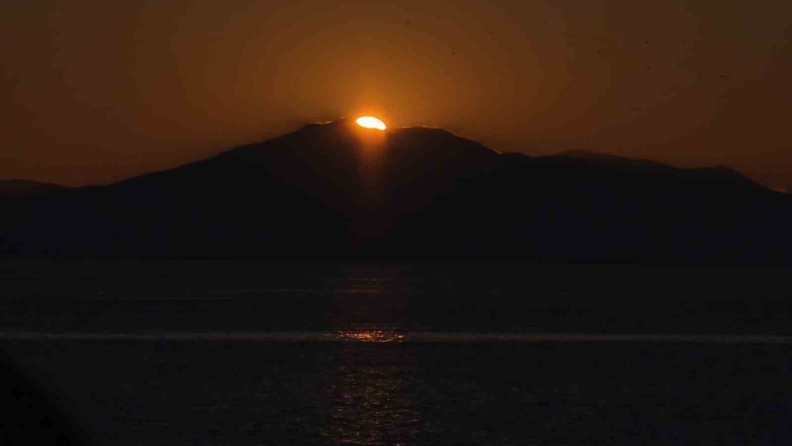 Van Gölü’nde güneşin vedası mest etti
