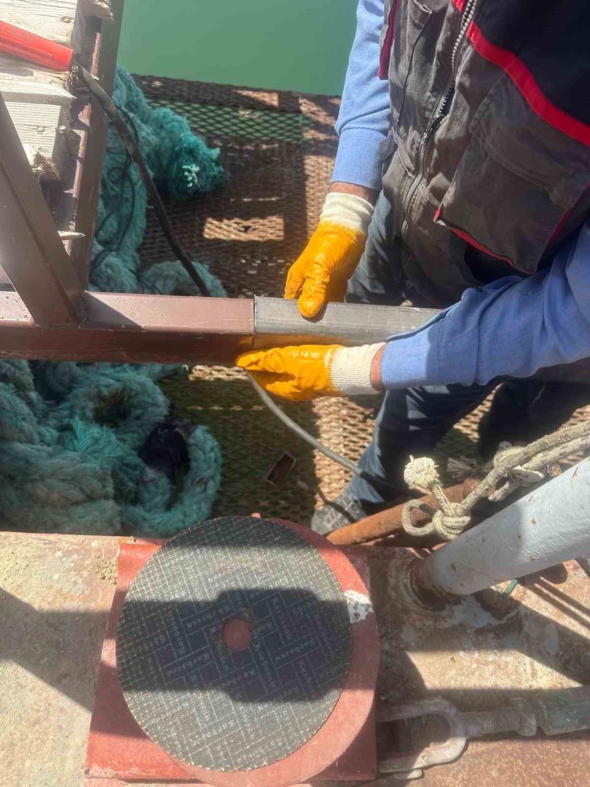 Van Gölü’nde sular çekildi, Akdamar’daki iskele yenileniyor
