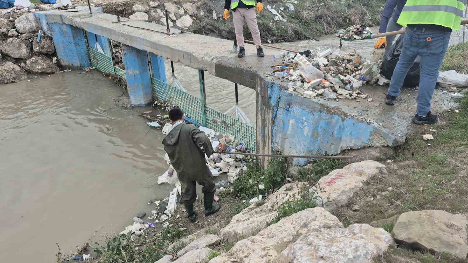 Van Gölü’nün sessiz kahramanları için yol temizliği
