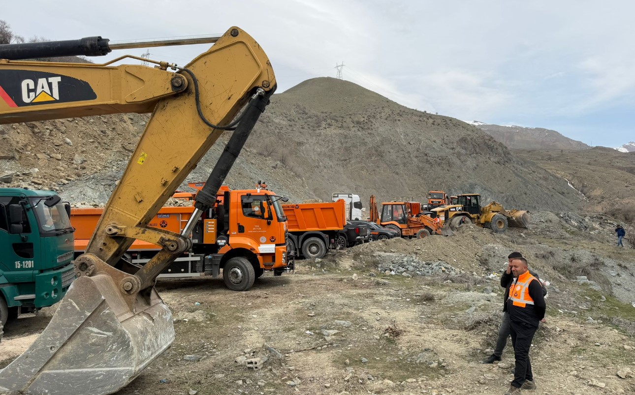 Van-Hakkari kara yolunda heyelan riski devam ediyor
