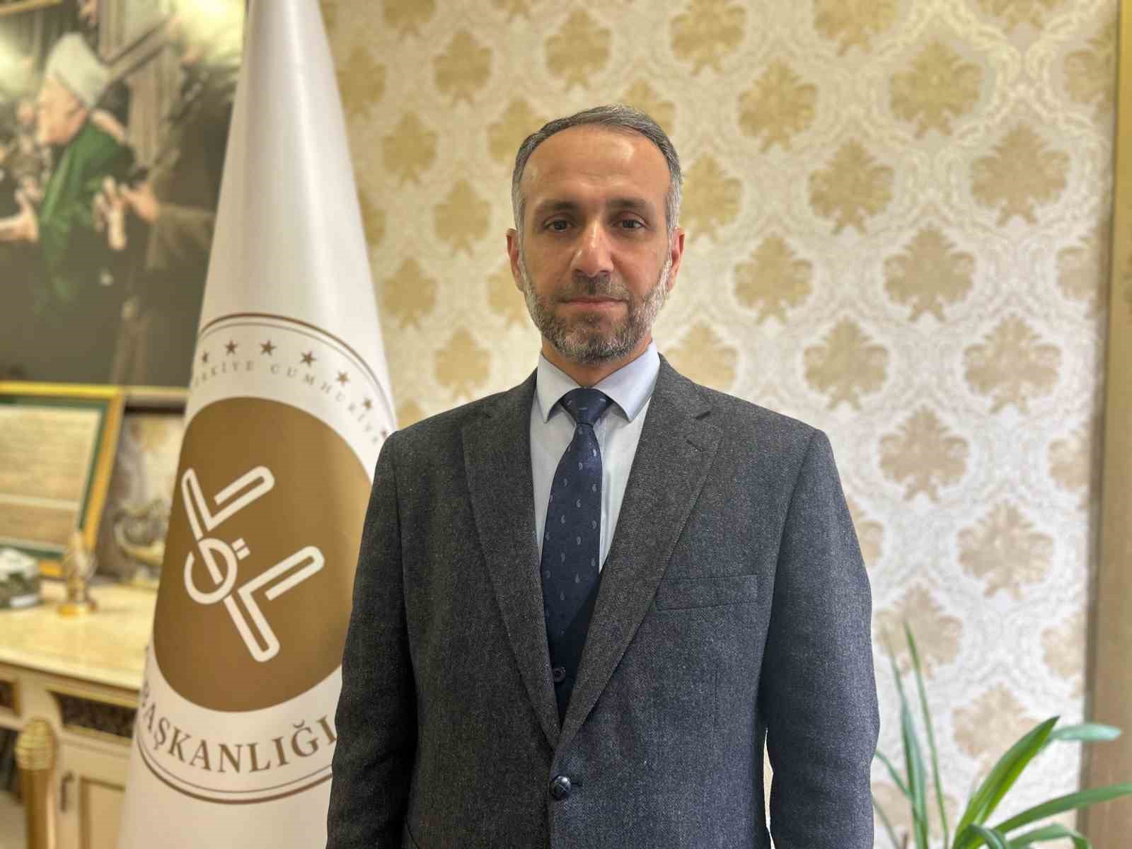 Van İl Müftüsü Dr. Mehmet Sırrı Şık: "Hilalin tespitinde yetkili mercilerin kararı esastır"
