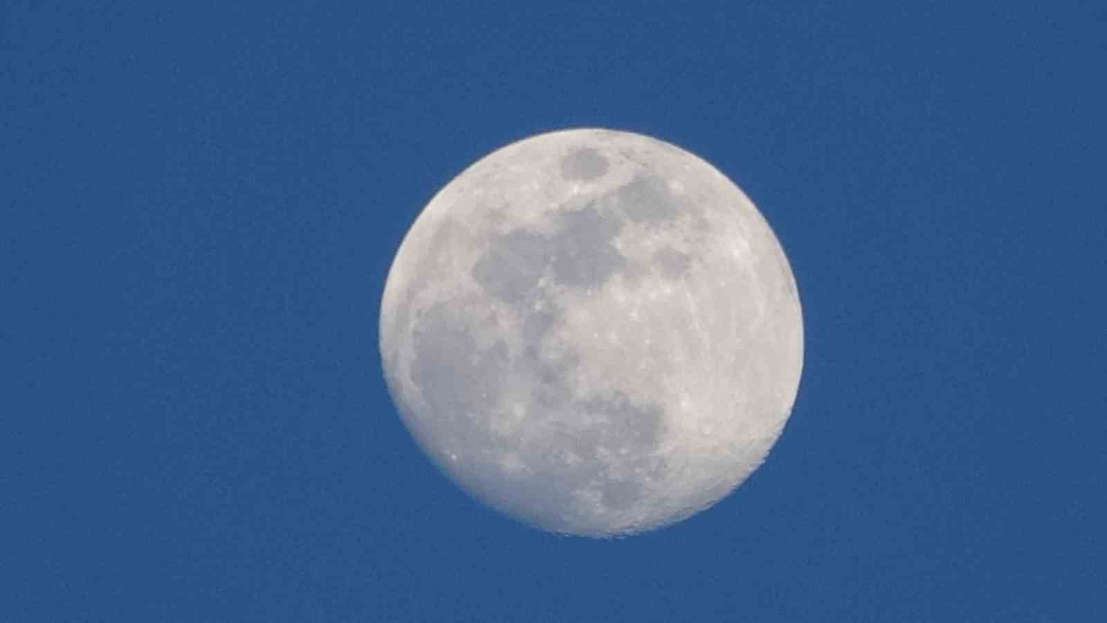 Van Kalesi’nde gökyüzü şöleni: Şişkin ay tarihle buluştu
