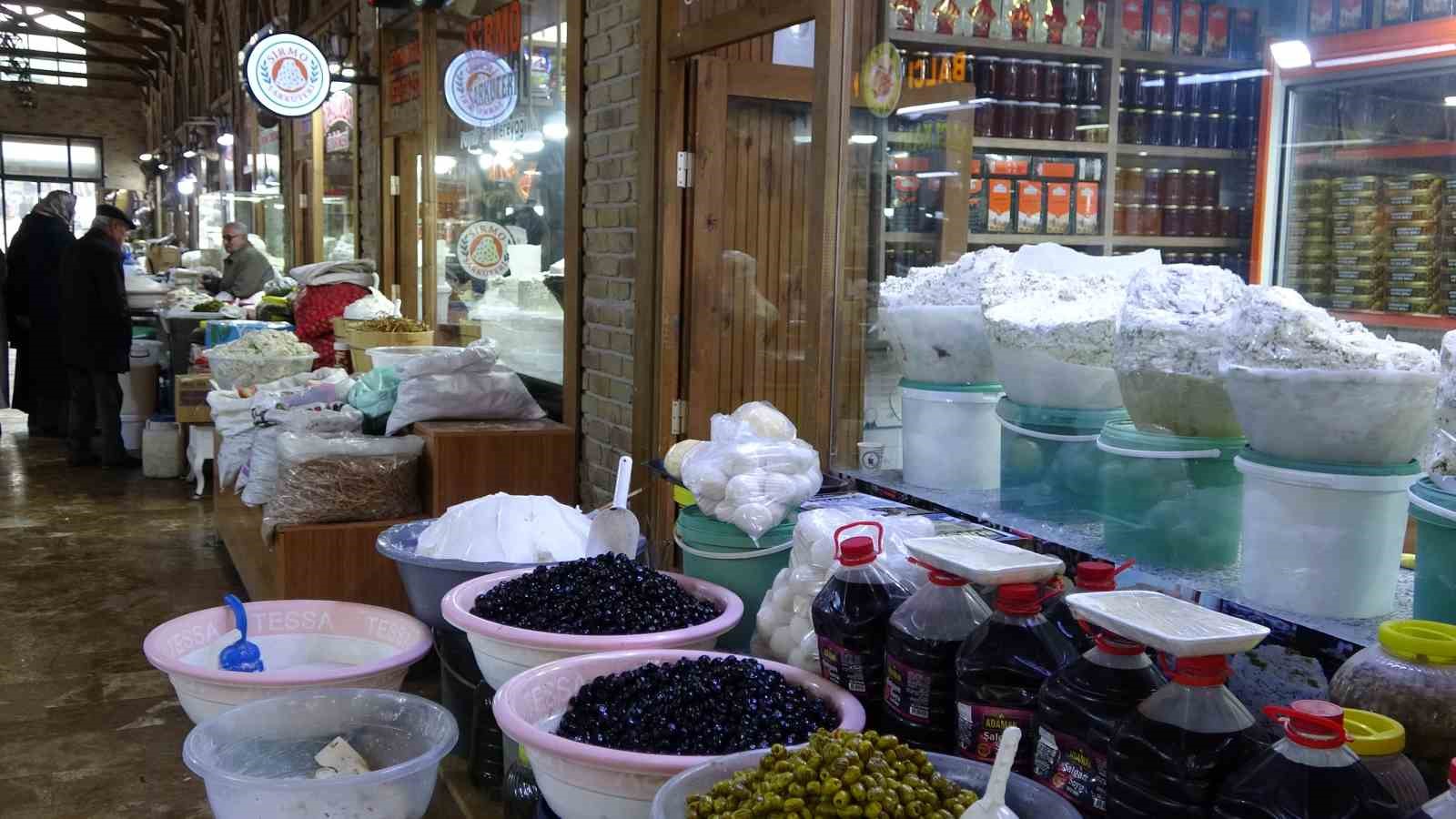 Van otlu peyniri hem sofralık hem hediyelik olarak tercih ediliyor
