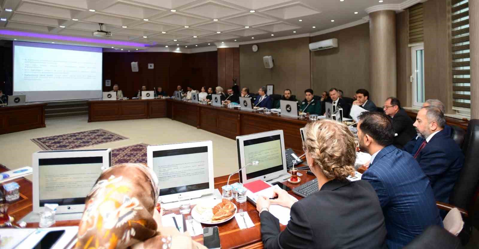 Van YYÜ Danışma Kurulu ‘Sürdürülebilir Su Yönetimi’ gündemiyle toplandı
