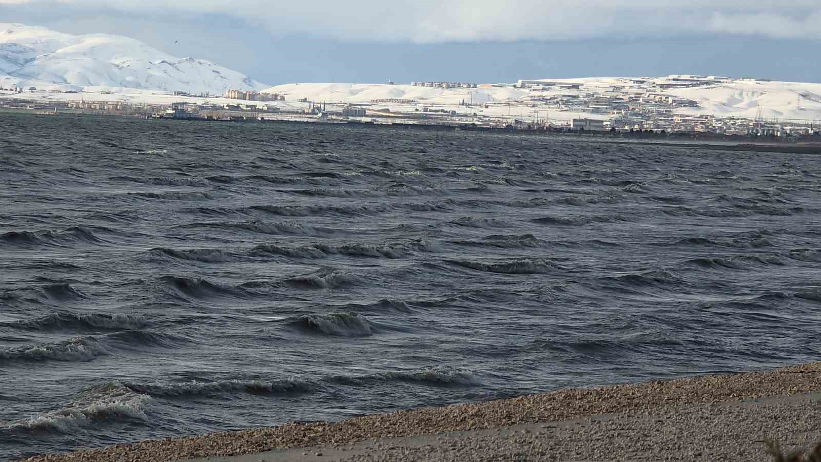 Van YYÜ Su Ürünleri Fakültesi Dr. Öğretim Üyesi Mustafa Akkuş: "Bu yıl yüzleri güldürecek bir tablo mevcut"

