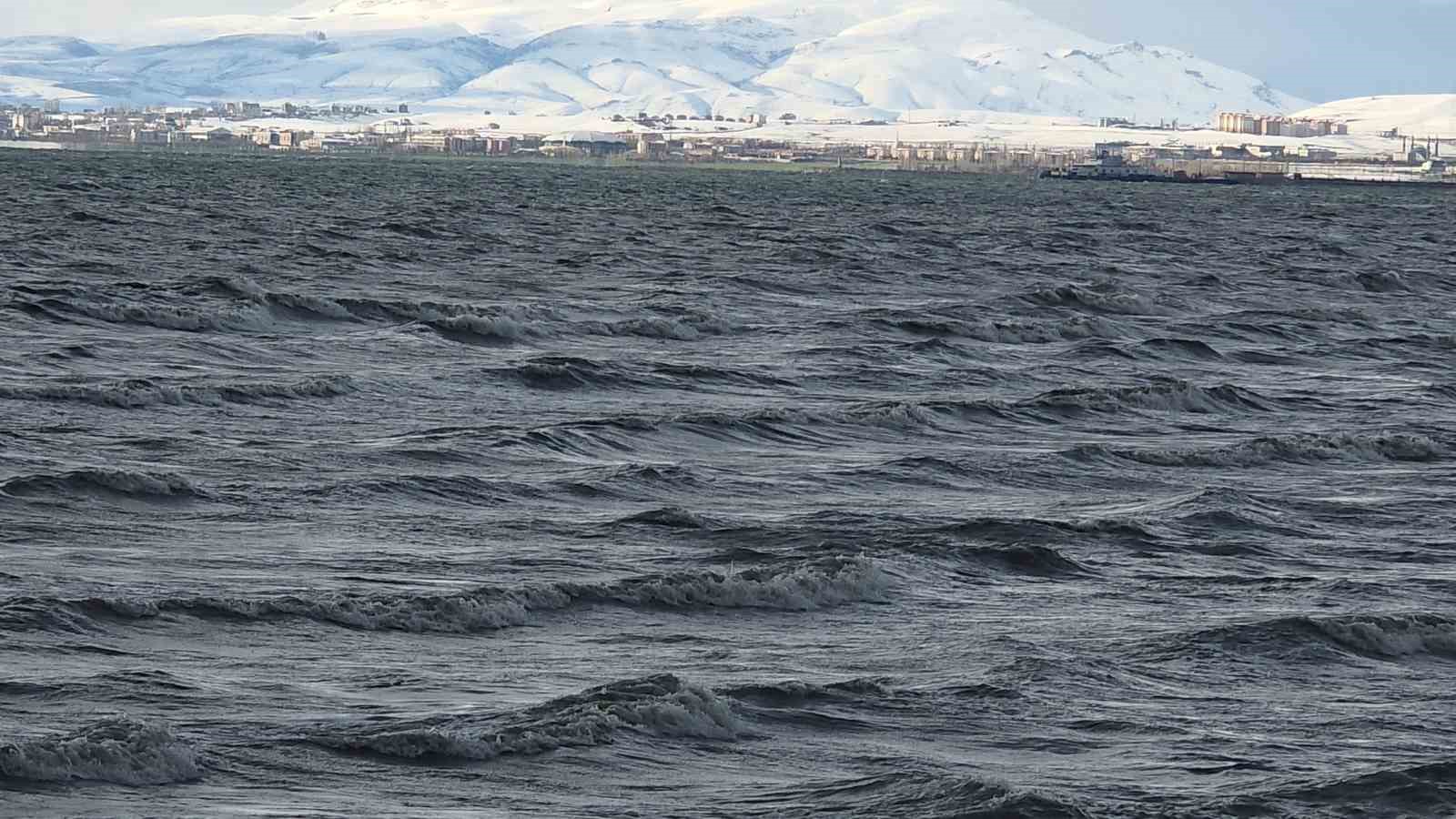 Van YYÜ Su Ürünleri Fakültesi Dr. Öğretim Üyesi Mustafa Akkuş: "Bu yıl yüzleri güldürecek bir tablo mevcut"
