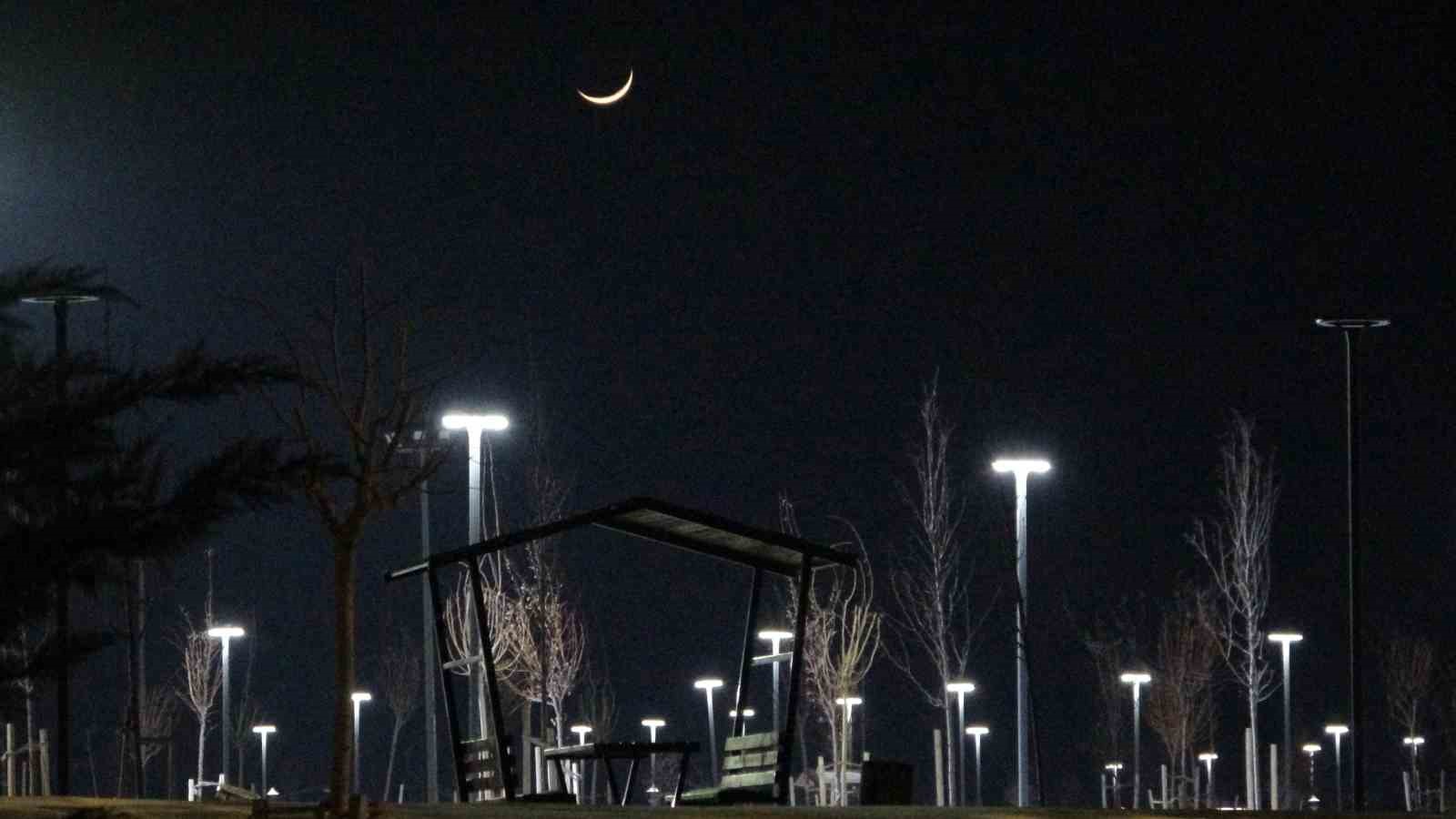 Van’da 2026’nın ilk hilal ay görsel şölen sundu
