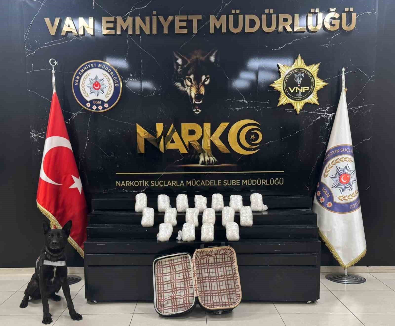 Van’da 22 kilo 540 gram metamfetamin ele geçirildi
