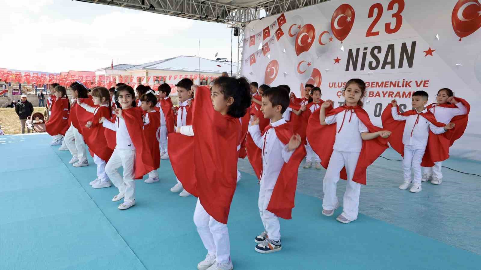 Van’da 23 Nisan Ulusal Egemenlik ve Çocuk Bayramı kutlandı
