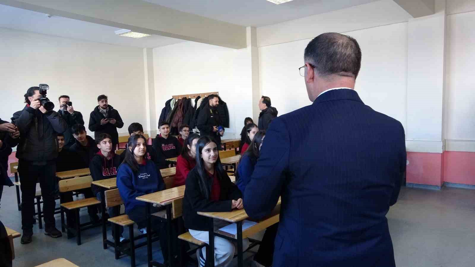 Van’da 275 bin 363 öğrenci karne heyecanı yaşadı
