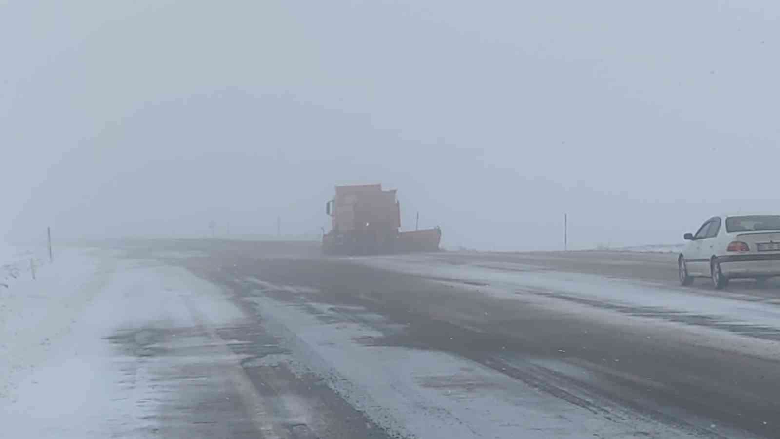 Van’da 40 yerleşim yerinin yolu kapalı
