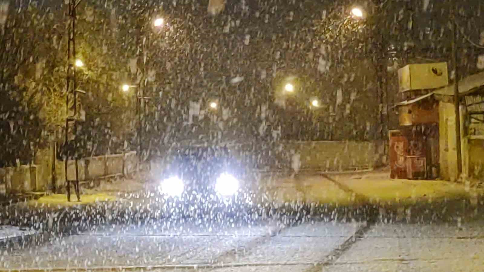 Van’da 40 yerleşim yerinin yolu kapalı
