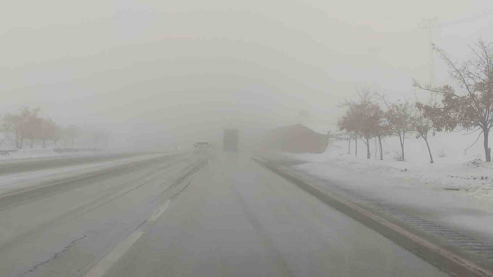 Van’da 40 yerleşim yerinin yolu kapalı
