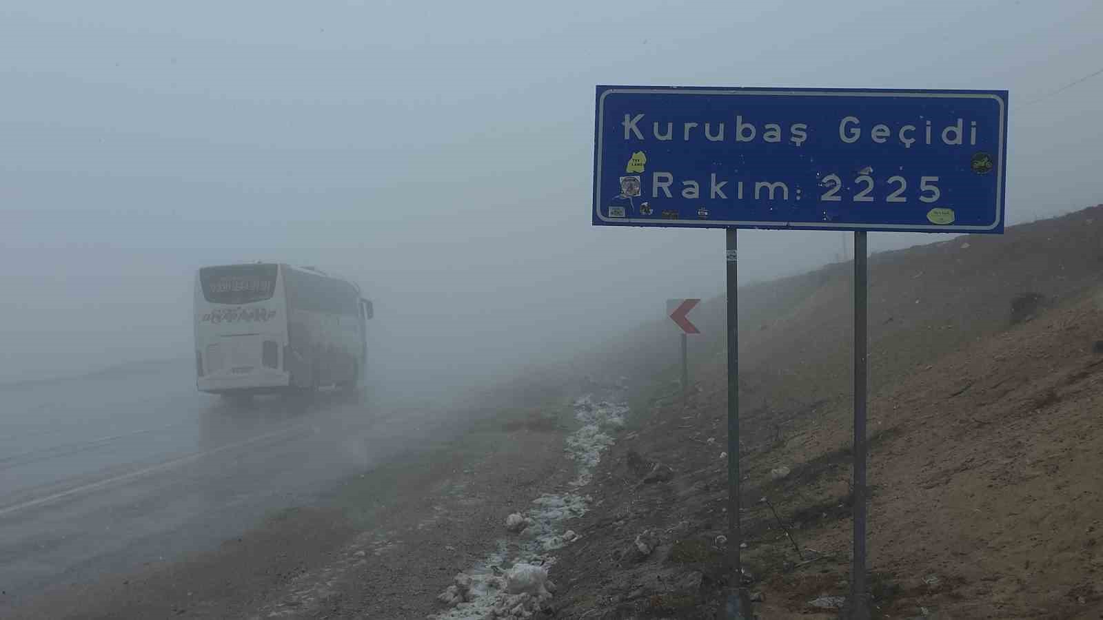 Van’da 50 yerleşim yerinin yolu kapalı
